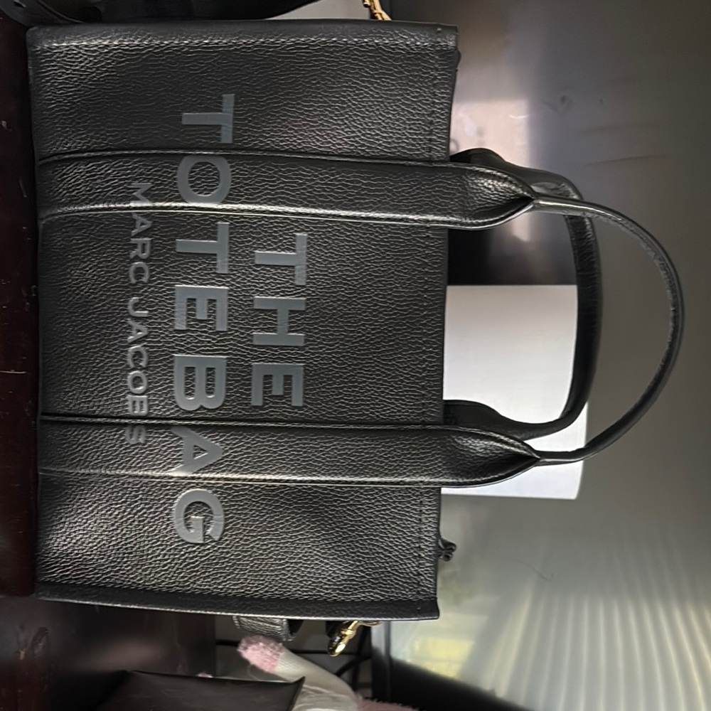 Marc Jacobs Black Leather Tote Bag with Modern Design